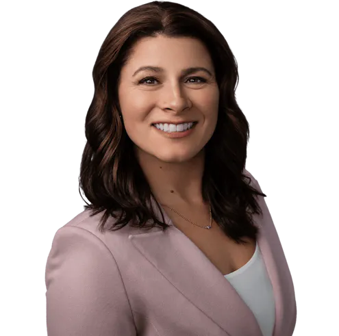 Shannon Warwick headshot.